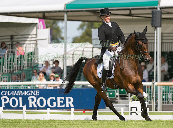 ANDREW JAMES (GBR) AND COOL CHICA