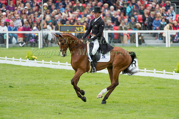 Tim Price (NZL) riding Ringwood Sky Boy