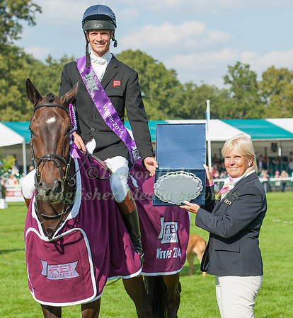 William Fox-Pitt (GBR) and Bay My Hero Win the FEI Classics Trophy presented by Catrin Norinder FEI Director of Eventing