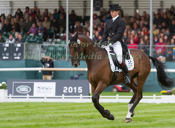 Tom D Crisp (GBR) and  Coolys Luxury