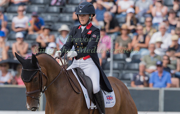 LAURA COLLETT (GBR) AND LONDON 52