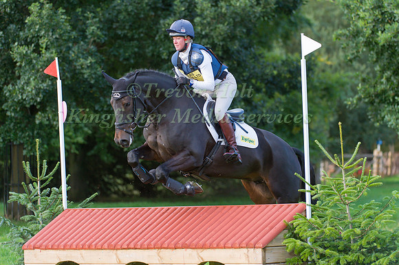 NICOLA WILSON (GBR) RIDING SHANNONVIEW GLORY