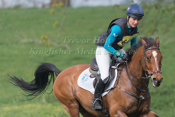 MILLIE DUMAS RIDING ARTISTIEK