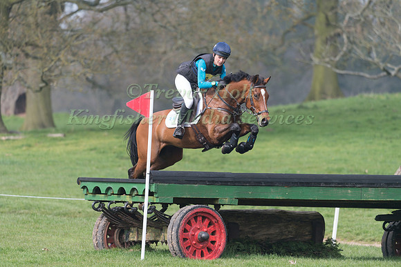 MILLIE DUMAS RIDING ARTISTIEK
