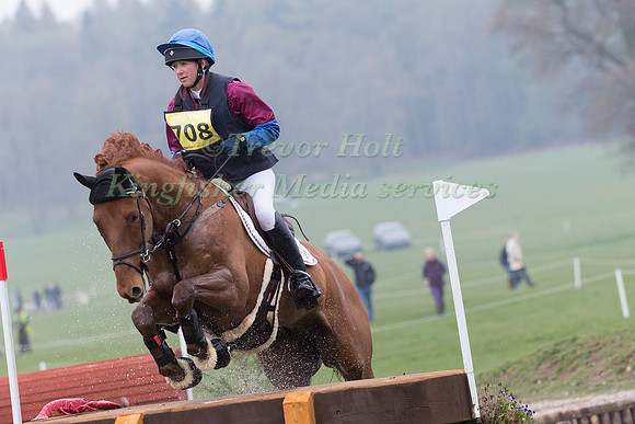 HANNAH BATE RIDING RIVERSIDE VISION