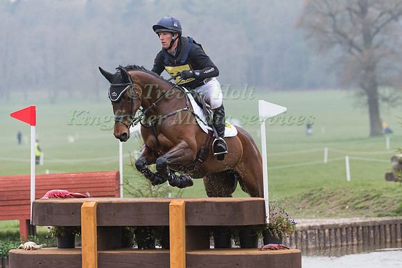 OLIVER TOWNEND RIDING NEWMARKET CARO