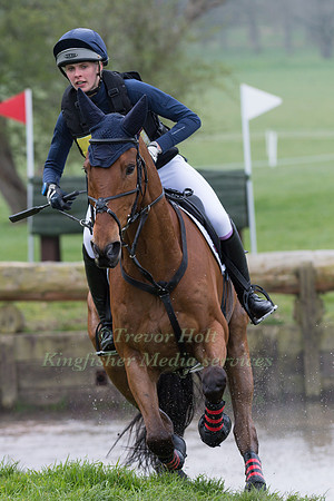 SOPHIE SPRATLING RIDING LISSYEGAN COOLEY