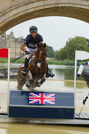 TIM  PRICE (NZL) RIDING RINGWOOD SKY BOY
