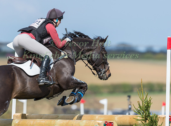 NICOLE GWYNNE (GBR) AND FARRELLS CAVALIER