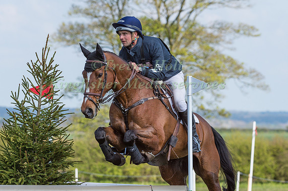 JAMES AVERY (GBR) AND MR SNEEZY