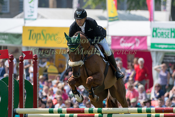BILL  LEVETT (AUS) AND LASSBAN DIAMOND LIFT
