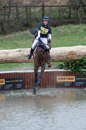 Sarah Parkes riding Balladeer Durban Hills