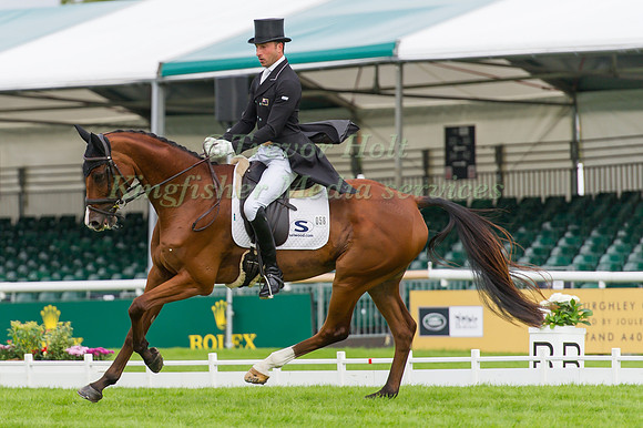 Tim Price (NZL) and  Ringwood Sky Boy