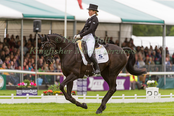 Jonelle Price (NZL) and  Classic Moet