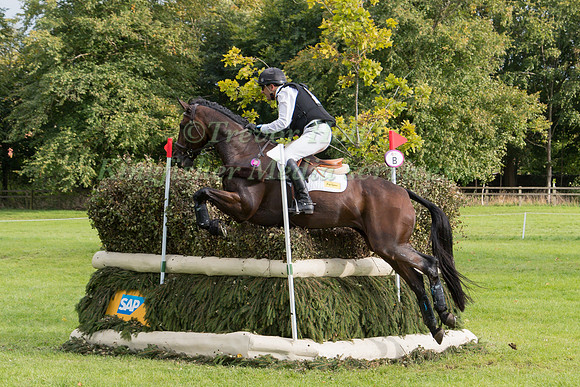 BILL LEVETT (AUS) RIDING SHANNONDALE TITAN
