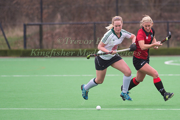 Lisa Garbutt of Bowdon Hightown battles it out with Kitty Higgins of Buckingham
