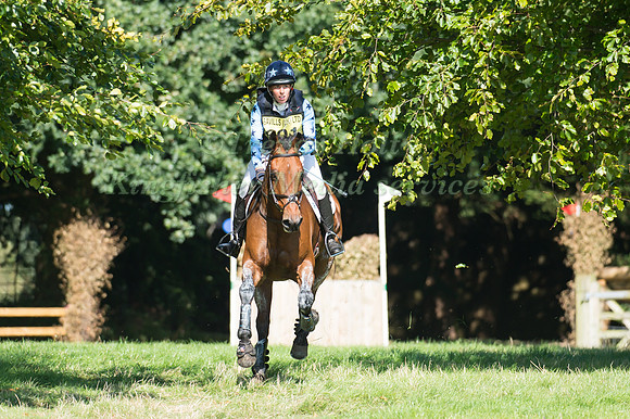 Rosie Bell riding Glenomra Hero