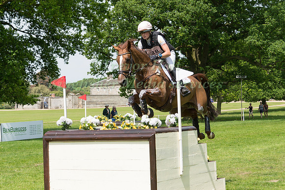 CAROLINE HARRIS (GBR) AND BILLY BUMBLE