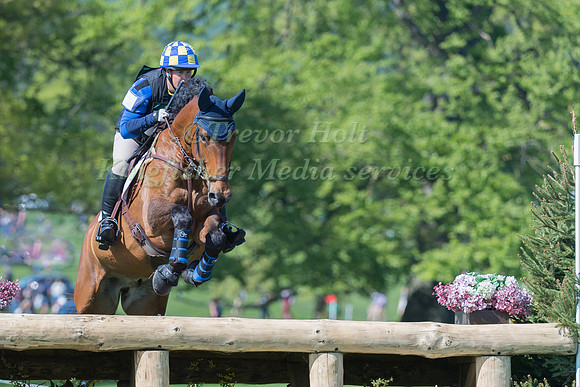 MARY LOFTHOUSE RIDING  CUSHLAS REVIRO