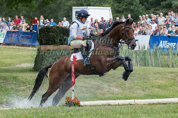 KITTY KING (GBR) AND CEYLOR L A N