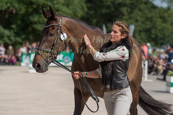 CAROLINE  POWELL (NZL) AND ON THE BRASH AT THE EQUI-TREK CCI *** FINAL HORSE INSPECTION OF THE 2017 BRAMHAM INTERNATIONAL HORSE TRIALS