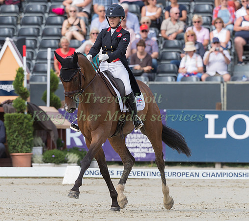 LAURA COLLETT (GBR) AND LONDON 52