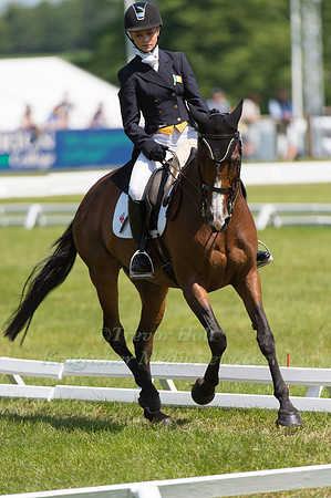 Michelle Kenny riding Asilmar Independence