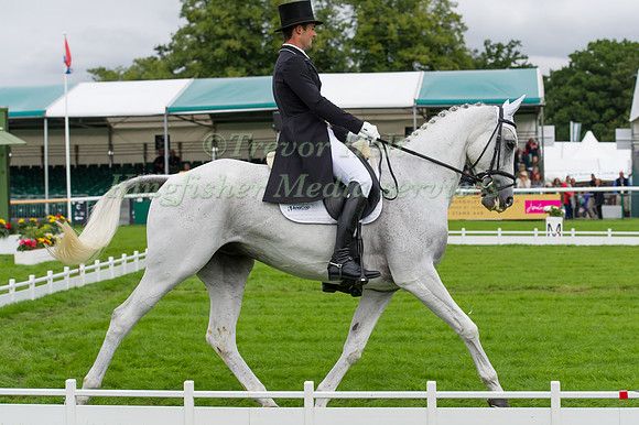 Jonathan Paget (NZL) and  Shady Grey