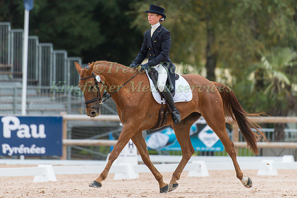 Marion Faizand of France riding  Upsilane De Oaslen