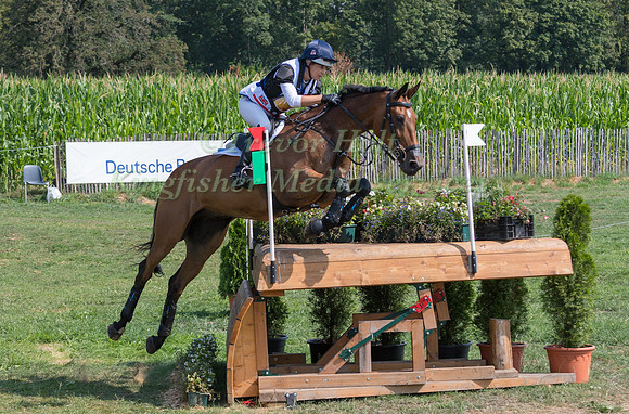SARAH BULLIMORE (GBR) AND REVE DU ROUET