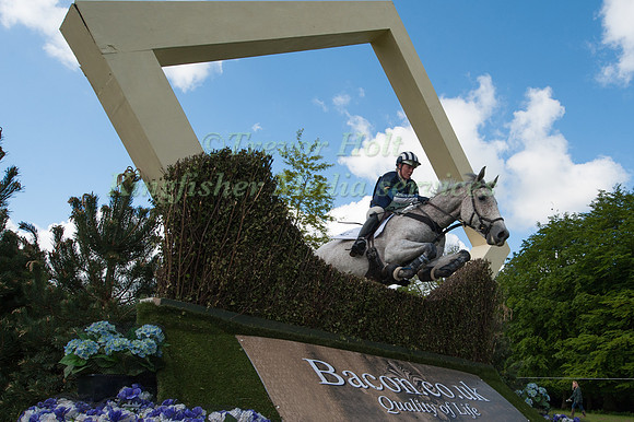 Imogen  Murray (GBR)  riding Tomgar Jess