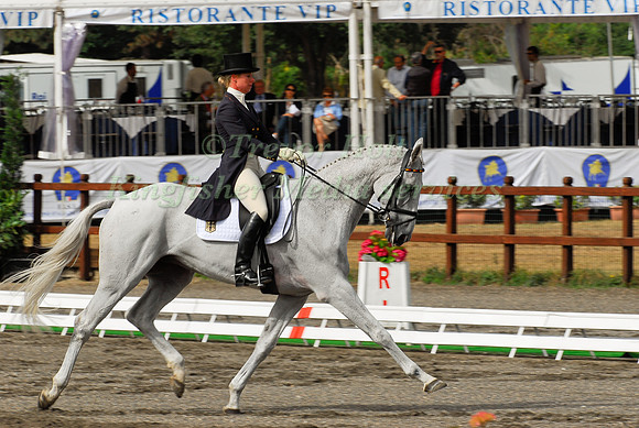 Bettina Hoy and Ringwood Cockatoo