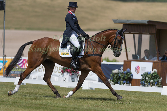 NICOLA WILSON (GBR) AND ONE TWO MANY-2