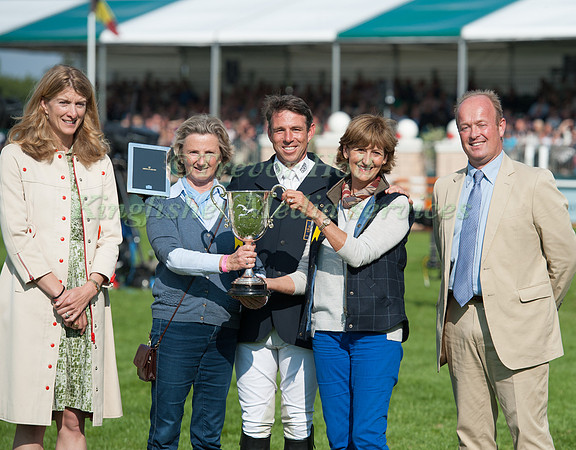 Sam Griffths (Aus) with Owners Mrs Dinah Posford and Mrs Juliet Donald pictured with Miranda Rock, President of the Land Rover Burghley Horse Trials Commitee and Jeremy Hicks managing Director of Land