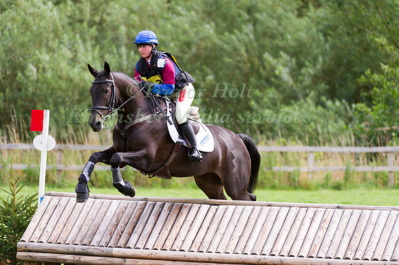 Hannah Bate and Camlough Six Nations