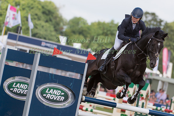 SARA SQUIRES (GBR) RIDING SULA BLUE