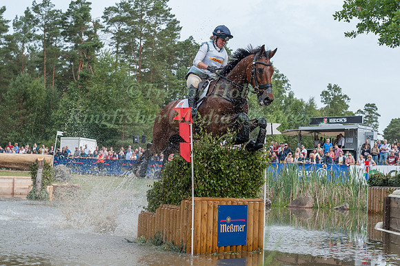 KITTY KING (GBR) AND CEYLOR L A N