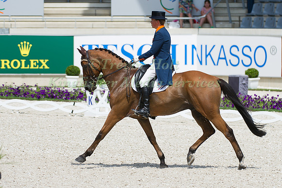 Tim Lips riding Concrex Oncarlos taking part in the dressage test