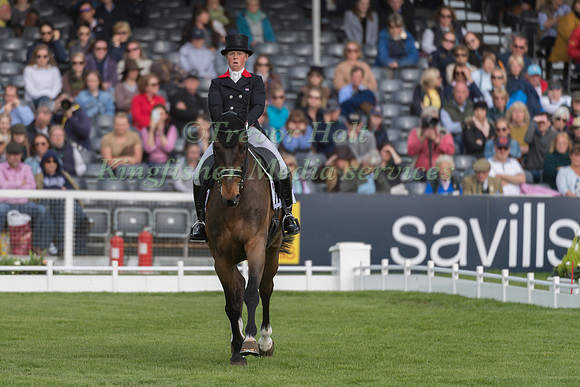 ROSALIND CANTER  (GBR) RIDING  ALLSTAR B