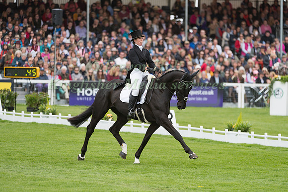 NANA DALTON (GBR) RIDING  ABSOLUT OPPOSITION