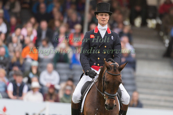 WILLIAM FOX-PITT (GBR) RIDING  FERNHILL PIMMS