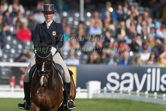 FLORA HARRIS  (GBR) RIDING  BAYANO