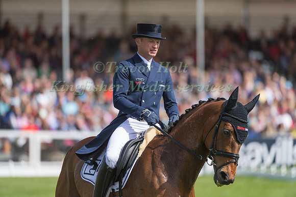 MICHAEL JUNG GER) RIDING  LA BIOSTHETIQUE - SAM FBW