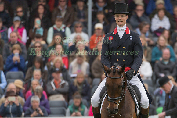 WILLIAM FOX-PITT (GBR) RIDING  FERNHILL PIMMS