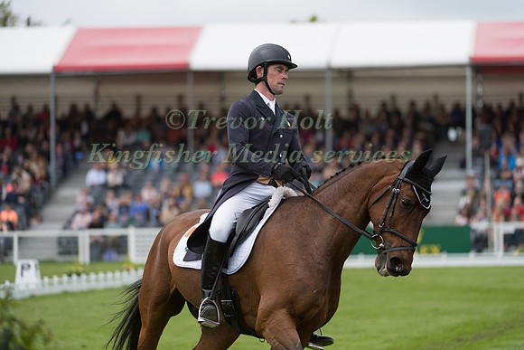 JOSEPH MURPHY (IRL) RIDING  SPORTSFIELD OTHELLO