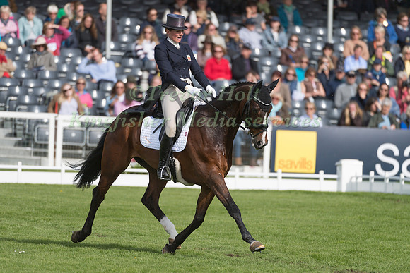 FLORA HARRIS  (GBR) RIDING  BAYANO