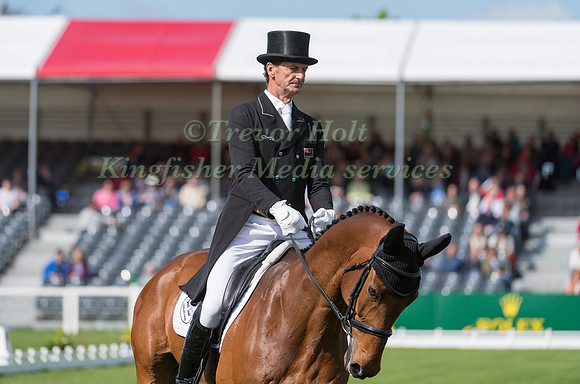 MARK TODD (NZL) RIDING  LEONIDAS II