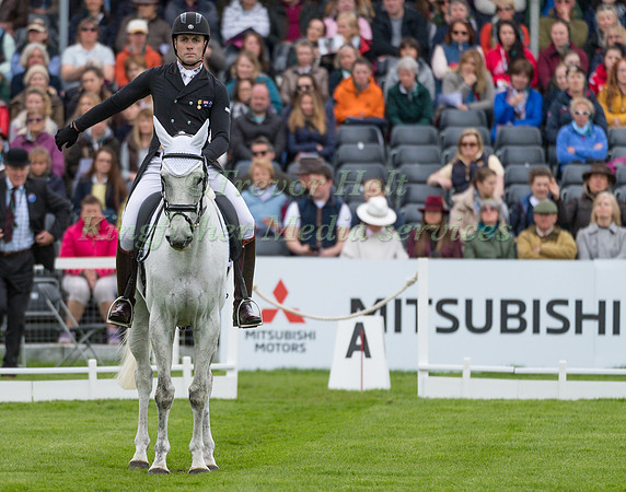 PAUL TAPNER (AUS) RIDING  BONZA KING OF ROUGES
