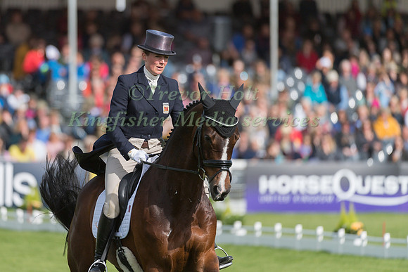 FLORA HARRIS  (GBR) RIDING  BAYANO