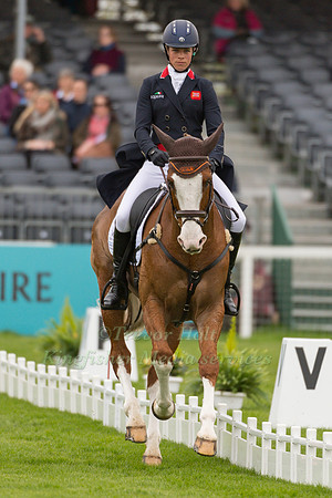IZZY TAYLOR  (GBR) RIDING  PERFECT STRANGER